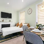 1 Bed Flat 5 Min From Holland Park Station! London