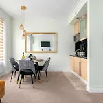 1 Bed Flat 5 Min From Holland Park Station! London