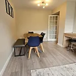 Canal View 2Bd Flat - Regents Park!