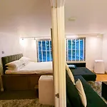 Modern 1 Bedroom Apartment in Kensington
