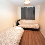 Spacious 3 Bedroom House In Beckton London