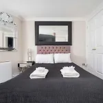Luxury Flat In Cheslea Prime Location