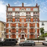 Luxury Flat In Cheslea Prime Location