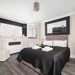 Luxury Flat In Cheslea Prime Location