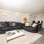 Luxury Flat In Cheslea Prime Location
