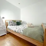 Chic 3 Bedroom Flat With Private Terrace In Holloway Near Finsbury Park