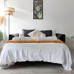 6 Sleeper Sanctuary In Bricklane