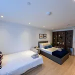 Modern Studio Apartments & 3Bedroom Flat With Pvt Balcony Steps From Regent\'S Park