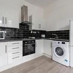 2 Bedroom Flat Sw9 -2Min Walk From Brixton Station, Free Off Road Parking