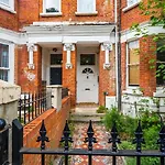 2 Bedroom Flat Sw9 -2Min Walk From Brixton Station, Free Off Road Parking
