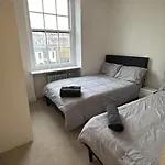 Hyde Park Great Apartment