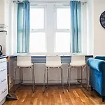 Modern Cosy 2 Bedroom House In Tooting