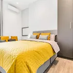 Lux Kensington 2Br Apt With Ac - Sleeps Up To 9