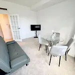 Hyde Park Great Apartment