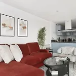 2 Bed Riverside Flat With Breath Taking Views