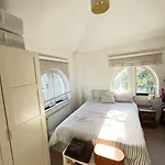 Charming Canal-Side Flat Near Iconic Portobello Rd