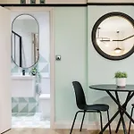 Studio Near Queensway Station