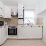 Comfortable Welcoming 3Br House Wbalcony, South London