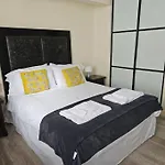 Spacious Two Bedroom Apartment In South Kensington