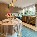 2Bed Garden House W/Hot Tub, Sauna & Cinema Room