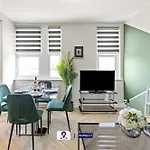 Last-Minute Escapes ! Limited Time L Exclusive Deal On 2 Bedroom, High Spec Luxury Flat By Finesse Stays Short Lets & Serviced Accommodation London With Free Wifi
