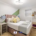 Last-Minute Escapes ! Limited Time L Exclusive Deal On 2 Bedroom, High Spec Luxury Flat By Finesse Stays Short Lets & Serviced Accommodation London With Free Wifi