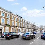 Newly Renovated Kensington 2 Bedroom Apartment With Balcony Near Harrods Sleeps 6, 2 Min Walk From Station