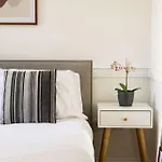 Contemporary 1 Bedroom Bloomsbury Apartment