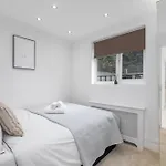 Elegant 2 Bed Garden Flat, London, Paddington!