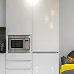 Elegant 2 Bed Garden Flat, London, Paddington!