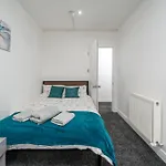 3 Bed Home By Canning Town Station