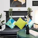 Weekly Or Monthly Stays, London, Stepney Green, 2Bedroom Apt, Sleeps 6, Servcied Apartment By Maison Christo Property Short Lets & Serviced Accomdation