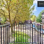 Weekly Or Monthly Stays, London, Stepney Green, 2Bedroom Apt, Sleeps 6, Servcied Apartment By Maison Christo Property Short Lets & Serviced Accomdation