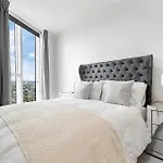 18Th Floor Luxury 2 Bedroom, 2 Bathroom Sky View With Rooftop Access & Gym! Unbeatable Experience & Extreme Value!