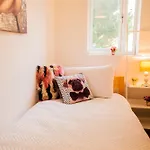 Coombe Hill 2 Bedroom House & Parking