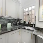 Chelsea Manor Apartment Retreat With 2 Bedrooms