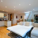 Stylish Apartment With Terrace Near Hyde Park