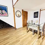 2 Bed Garden Flat- Highgate