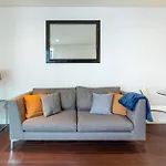 Luxury 1 Bedroom Canary Wharf Apt Couples & Work-Friendly