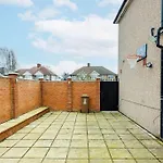 5 Bedroom Home, London, Games Room , Pool Table , Air Hockey Weekly & Monthly Offers With Free Parking