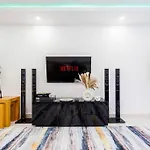 5 Bedroom Home, London, Games Room , Pool Table , Air Hockey Weekly & Monthly Offers With Free Parking