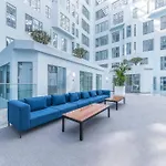 Luxury Apartment In London