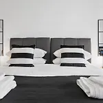 Luxury 3 Bed Apartment With Balcony