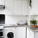Bright London Garden Studio!