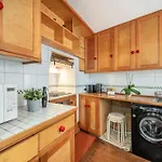 Urban Oasis - One Bedroom Central London Apartment