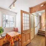 Urban Oasis - One Bedroom Central London Apartment