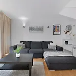 2 Bed Apartment- Central London- Lift & Balcony