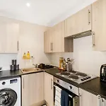 1Br & 2Br Apts By Livestay Short Lets & Serviced Accommodation London With Free Wifi