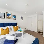 1Br & 2Br Apts By Livestay Short Lets & Serviced Accommodation London With Free Wifi