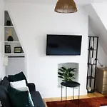 Cosy 3 Bedroom Flat, Hackney Central